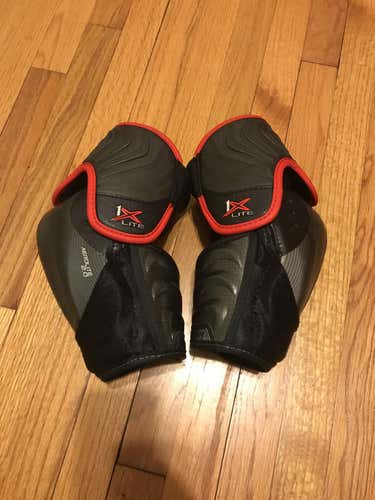 Senior Medium Bauer Vapor 1x Lite Elbow Pads