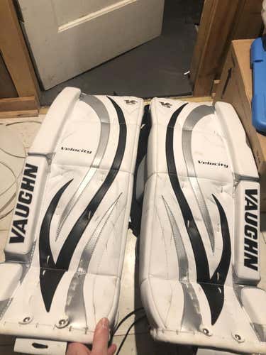 White Intermediate 29 +1.5 Vaughn Velocity V5 Goalie Leg Pads