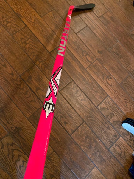 Easton Pink Right Handed SE16 Synergy Mid Pro Stock Hockey Stick
