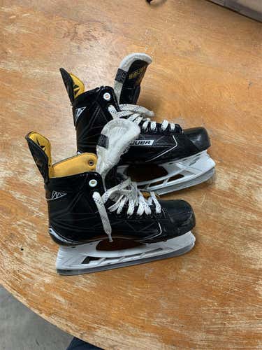 Junior Bauer Supreme 180 D&R (Regular) Size 4.5 Hockey Skates