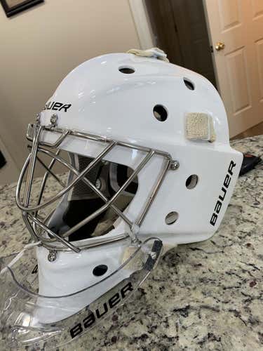 White Senior Bauer 960XPM Goalie Mask