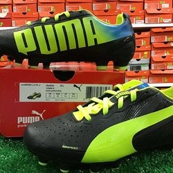 New In Box Puma EvoSPEED 3.2 FG Jr Black / Yellow / Blue Soccer Cleats Size 3.5 FIRM PRICE