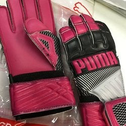 New Puma Cat Pink / Black Soccer Goalkeeper Gloves Size 5 New In Bag FIRM PRICE