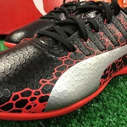New Puma EvoPOWER Vigor 4 Graph IT Jr Soccer Shoes Black / Coral Size 3.5c FIRM PRICE