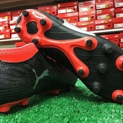 New. Jr Puma ONE 18.4 FG Soccer Cleats Black / Coral Size 4.5c New In Box FIRM PRICE