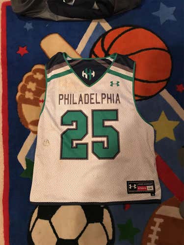 Unisex Medium Under Armour Jersey