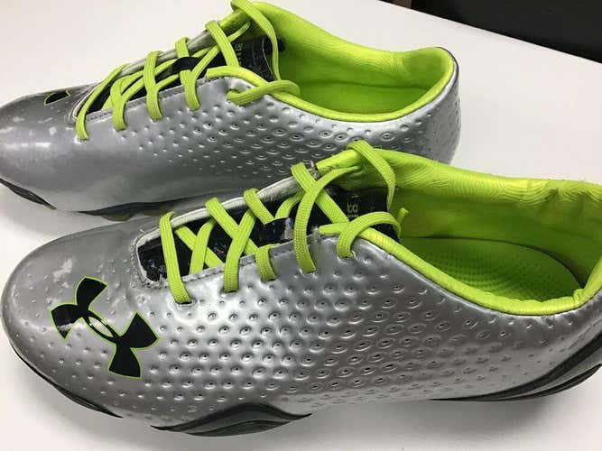 New Under Armour Blur Soccer Cleats Silver / Black Size 6 No Box Never Used FIRM PRICE
