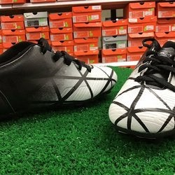 New Xara Illusion Black B White Soccer Cleat Size 4 New In Box FIRM PRICE