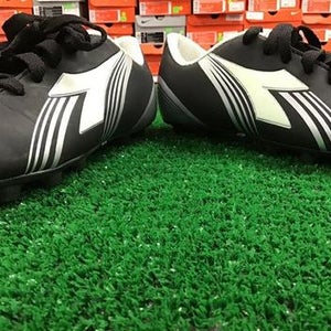 New Diadora Avanti MD Jr Soccer Cleats Black / White Size 12.5 New Without Box FIRM PRICE