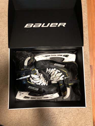 Senior Bauer Supreme 2S Pro EE (Extra Wide) Size 8 Hockey Skates