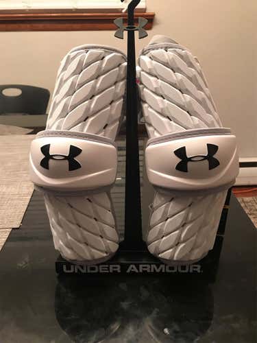 New Medium Under Armour VFT III Arm pads