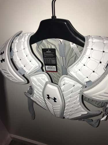 New Medium Under Armour VFT III Shoulder Pads