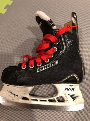 Junior Bauer Nexus 800 EE (Extra Wide)  Size 1 Hockey Skates