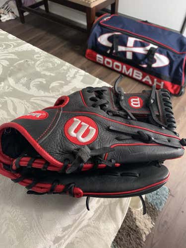 Gray Wilson Right Handed Infield A1000 Baseball Glove 11.5"