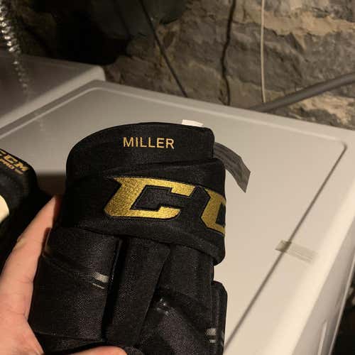 Black Senior CCM Gloves 14" Pro Stock