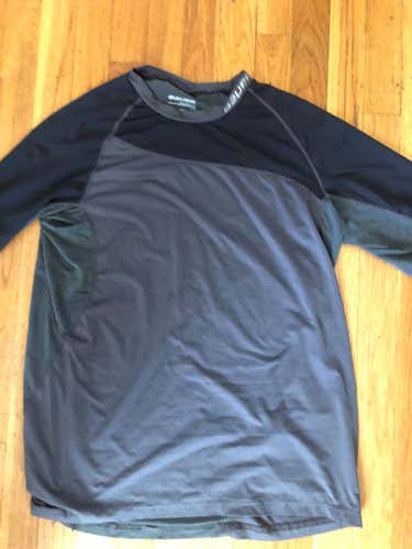 Senior Men's Large Bauer Hockey Fit Undershirt