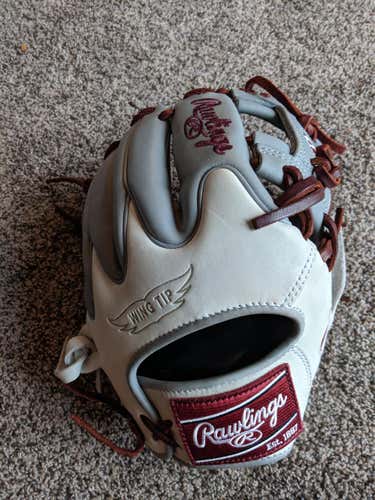 Rawlings Right Handed Heart of the Hide Baseball Glove 11.5"