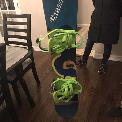 Men's  Burton Custom smalls With Bindings Medium Flex Directional Twin Snowboard