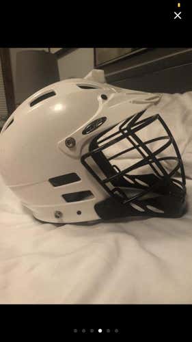 White Cascade CLH2 Helmet (Great Condition) (Great Condition) (missing Chin Strap)