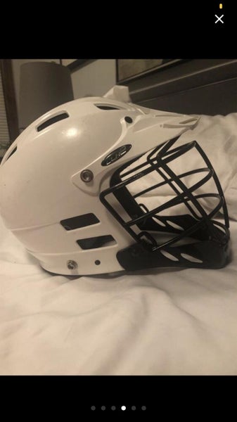 White Cascade CLH2 Helmet (Great Condition) (Great Condition) (missing Chin Strap)