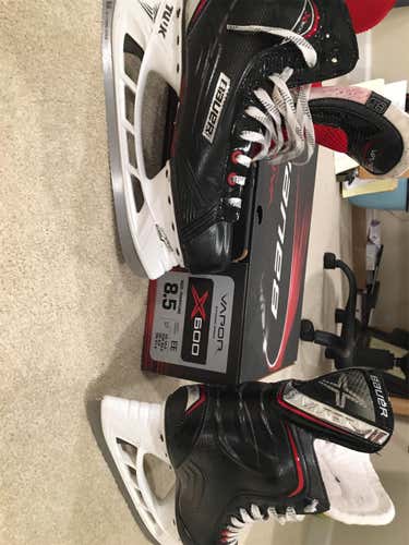 Senior Bauer Vapor X600 EE (Extra Wide) Size 8.5 Hockey Skates