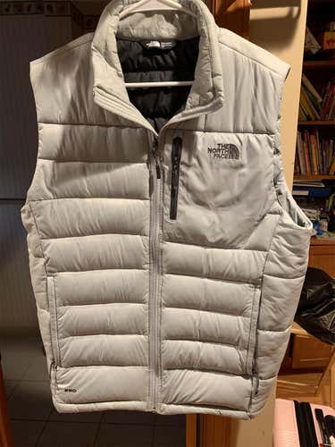 Gray Men's Large The North Face Vest (550)