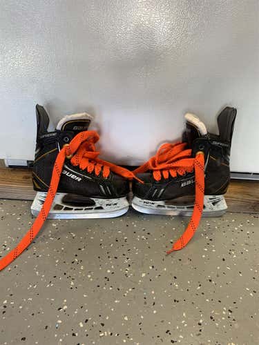 Youth Bauer Supreme One.6 D&R (Regular)  Size 10.5 Hockey Skates