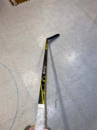 LIGHTLY USED CCM ULTRA TACKS