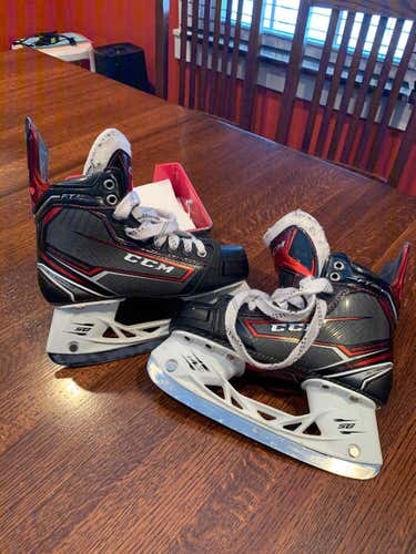 Junior CCM JetSpeed FT390 Hockey Skates D&R (Regular) Size 2.5
