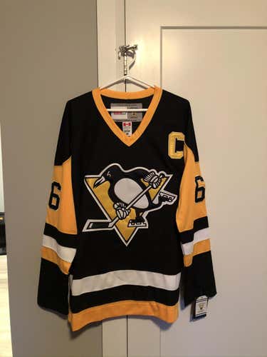 BNIB Vintage CCM Pittsburgh Penguins Mario Lemieux #66 Black Jersey - Medium