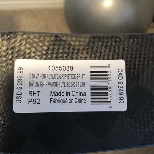 Senior Right Handed Vapor FlyLite Toe  Hockey Stick