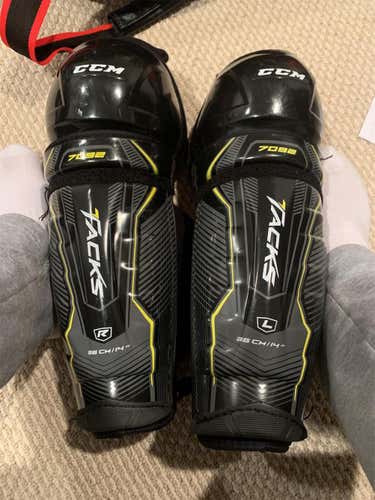 Senior CCM Tacks 7092 Shin Pads