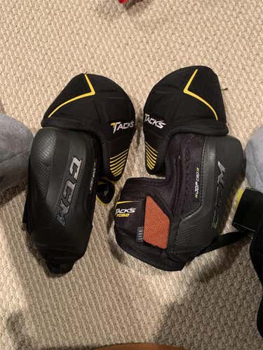 Senior Large CCM Tacks 7092 Elbow Pads
