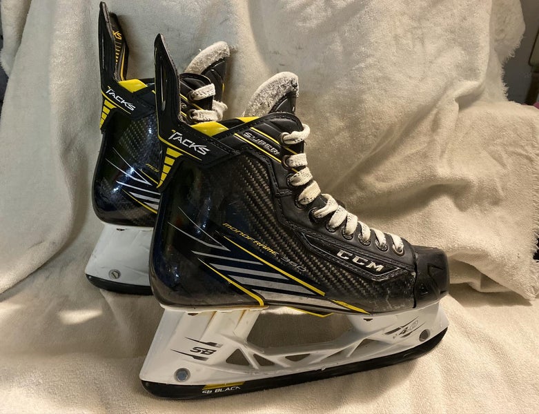 Senior Super Tacks Hockey Skates D&R (Regular) Size 7