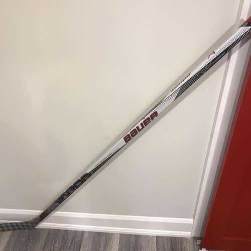 Intermediate Right Handed Vapor 1X Mid Pro Stock Hockey Stick