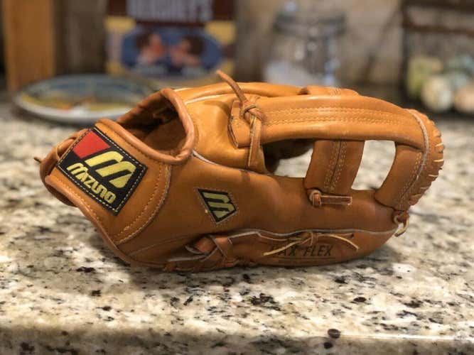 VINTAGE MIZUNO PROFESSIONAL MODEL STEERHIDE 12” RHT BASEBALL GLOVE GREAT SHAPE!
