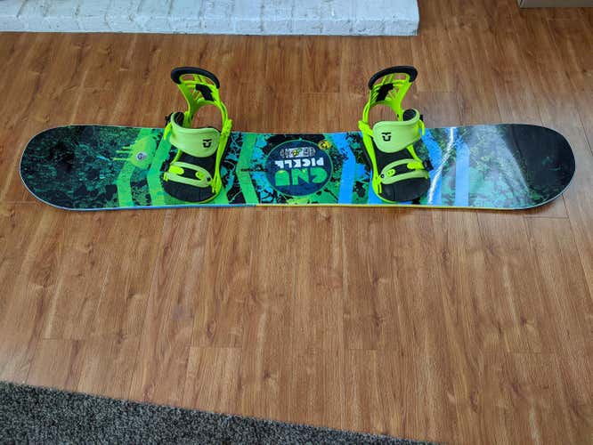 Men's GNU Snowboard 159W All Mountain With Bindings Medium Flex Directional Twin with bag
