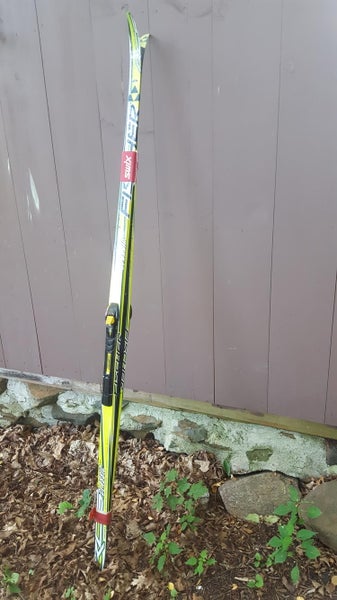 Classic Fischer RCS Cross Country Skis With Bindings - waxes included