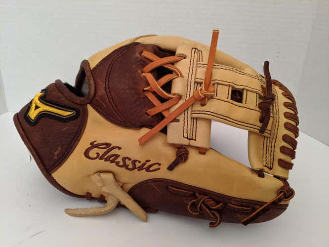 Brown Mizuno Right Handed Infield Classic Pro Soft Baseball Glove 11.5"