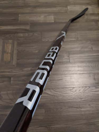 Like-New RH PRO STOCK Bauer Vapor 1X Lite - 77 Flex P28 Max Height
