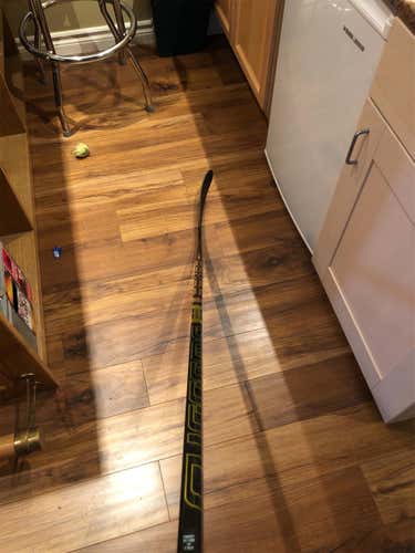 Senior Left Handed Supreme 2S Pro Mid Pro Stock Hockey Stick