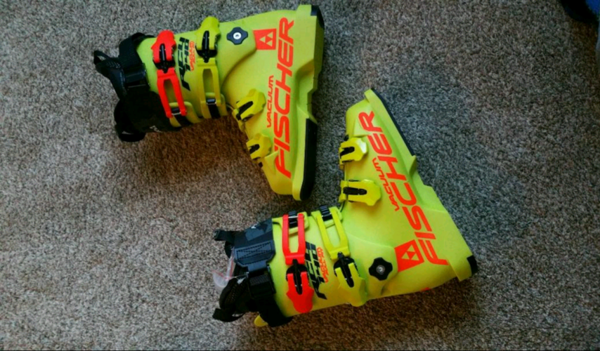 Unisex Fischer Racing RC4 Curv 140 VFF Ski Boots > 130 Flex