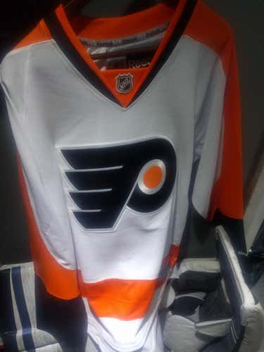 Flyers Reebok Mens Large jersey. New condition