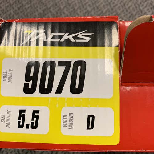 Junior CCM Tacks 9070 D&R (Regular)  Size 5.5 Hockey Skates