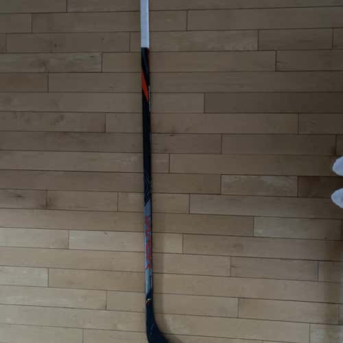 Senior Right Handed Vapor FlyLite Pro Stock Hockey Stick