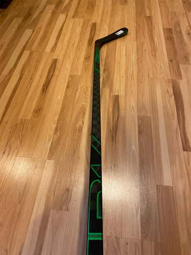 Intermediate Supreme ADV Hockey Stick Mid