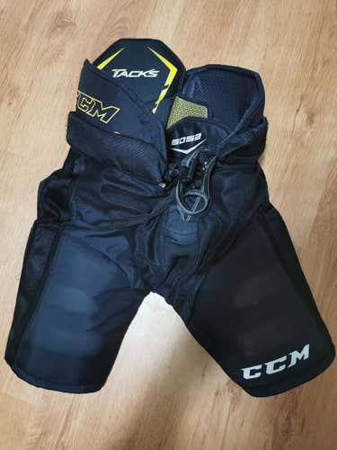 Black Junior Extra Large CCM Tacks 6052 Hockey Pants
