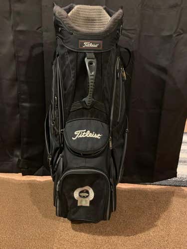 Black Men's Titleist Bag