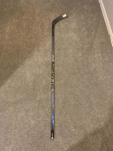 Intermediate Right Handed Nexus 8000 Hockey Stick