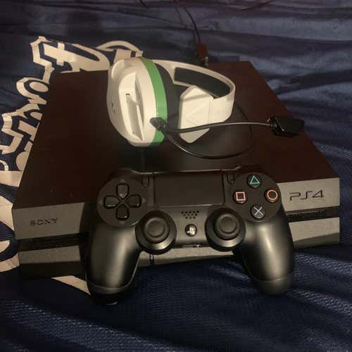 Sony PS4 w/ Games, Controller, Mic And All Wire
